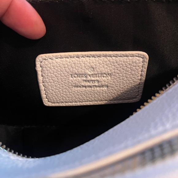 LOUIS VUITTON WHITE MONOGRAM CAMERA CROSSBODY BAG - Picture 6 of 8